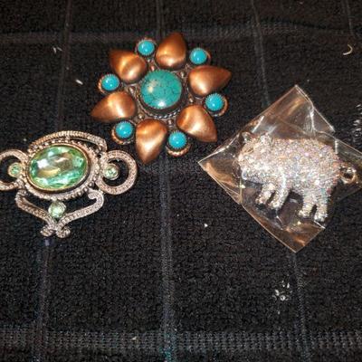 Misc Brooch Lot 1