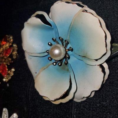 Vintage floral brooch lot