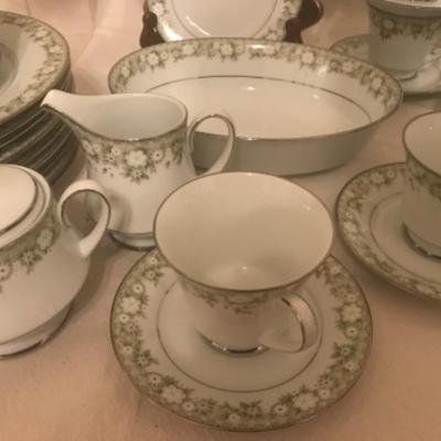 Lot 85 Fine China Noritake