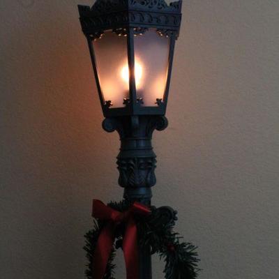 LOT #53: Vintage Christmas Light Pole (TESTED A+)