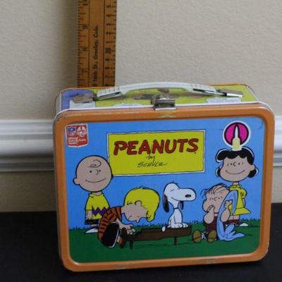 LOT #62: Authentic Vintage PEANUTSâ„¢ Metal Lunch Box w/ Thermos