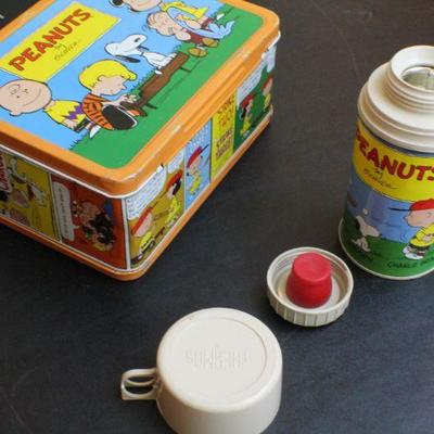 LOT #62: Authentic Vintage PEANUTSâ„¢ Metal Lunch Box w/ Thermos