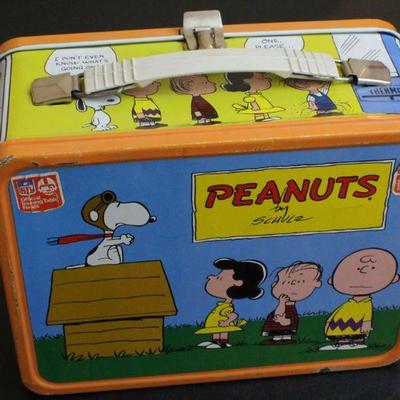 LOT #62: Authentic Vintage PEANUTSâ„¢ Metal Lunch Box w/ Thermos