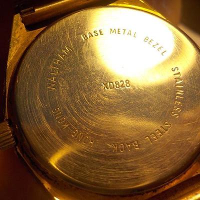 Waltham mens wrist watch, gold design.