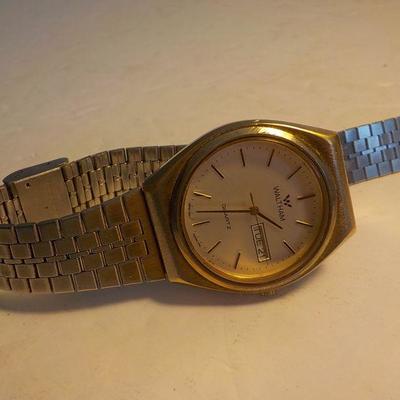 Waltham mens wrist watch, gold design.
