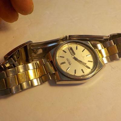 Men's "Seiko Mens wrist watch" 17 jewels automatic.