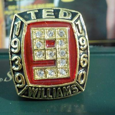 Reproduction of Ted Williams retire ring. 521 Home runs.