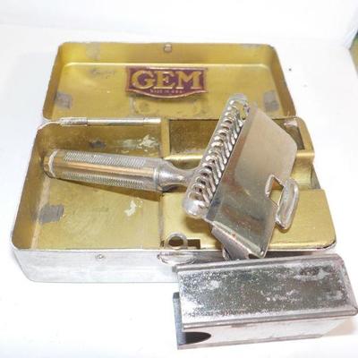 Vintage Gem pocket razor.