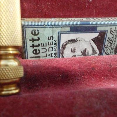 "Vintage Gillette Gold Tech Razor. 