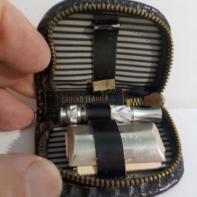 "Mini vintage Gillette Travel pocket razor".