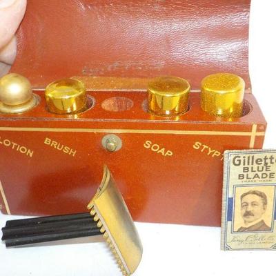 Rare " Vintage Complete travel Case with razor"
