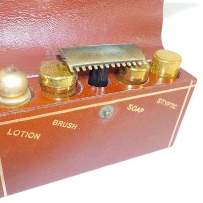 Rare " Vintage Complete travel Case with razor"