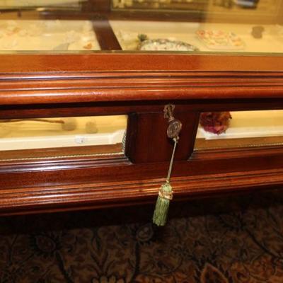 Chelsea House Collectables Display Curio Coffee Table