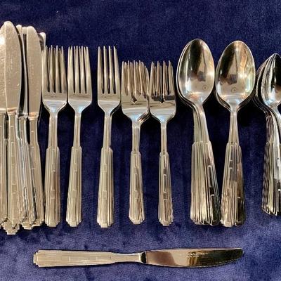 Silverware: Reed & Barton Ultra Select 82pc