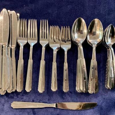Silverware: Reed & Barton Ultra Select 82pc