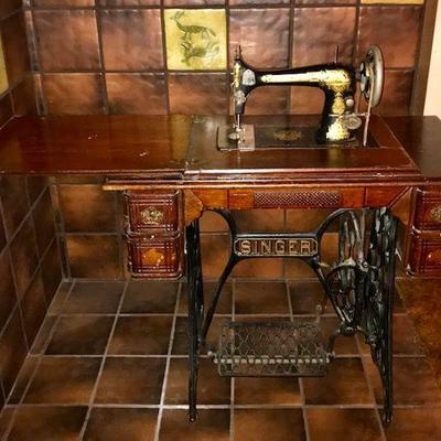 Antique Singer Sewing Machine and Cabinet