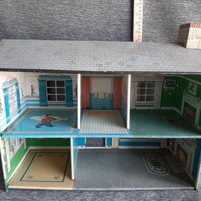 Vintage Doll house    (LOT 36)