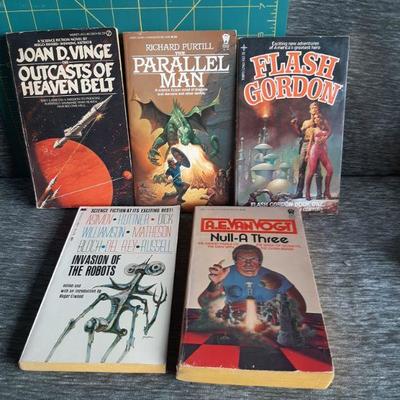 Vintage lot of 5   (LOT 92)