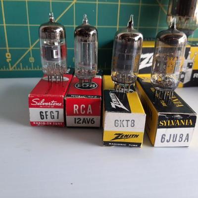 Vintage Radio   (LOT 115)