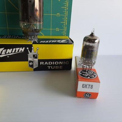 Vintage Radio   (LOT 115)