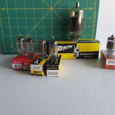 Vintage Radio   (LOT 115)