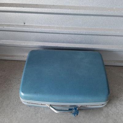 Vintage luggage   (LOT 130)