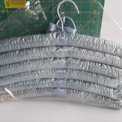 Vintage hangers   (LOT 131)