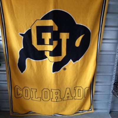 Vintage blanket/throw   (LOT 133)