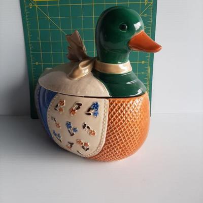 Vintage cookie jar   (LOT 134)