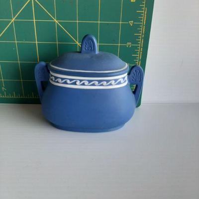 Vintage pottery   (LOT 151)