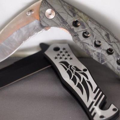 2 Lock Blade Knives  62