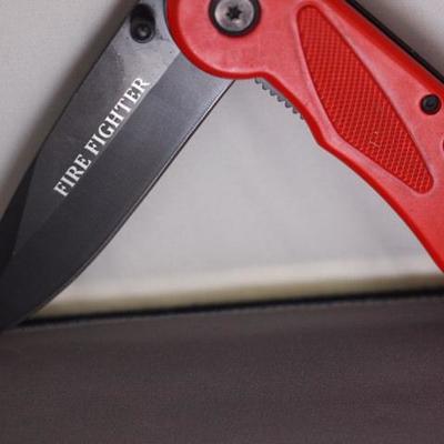 2 Lock Blade Knives  64