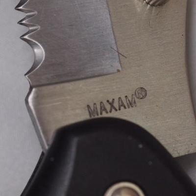 2 Lock Blade Knives  65