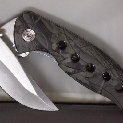 2 Lock Blade Knives  67