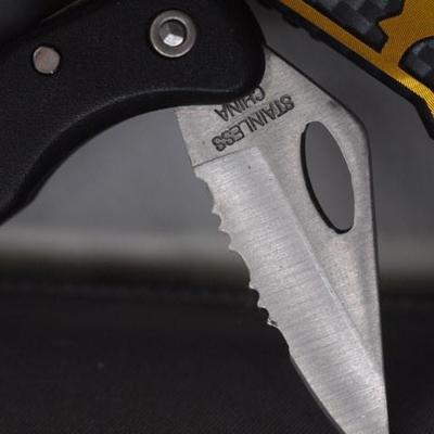 2 Lock Blade Knives  69