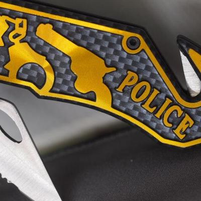 2 Lock Blade Knives  69