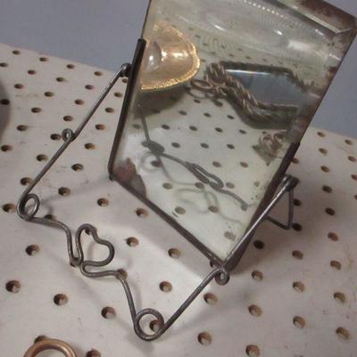 Lot 10 - Decorative Home Decor Items 