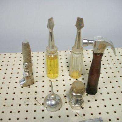 Lot 41 - Avon Tools