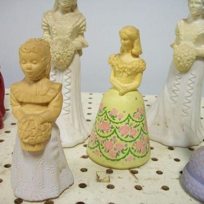 Lot 44 - Avon Bottles