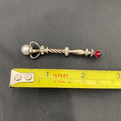 .23. Vintage Scottish Scepter Brooch 