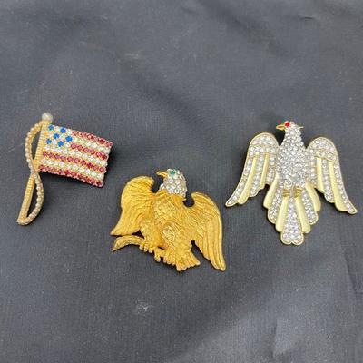 .60. Patriotic Brooches