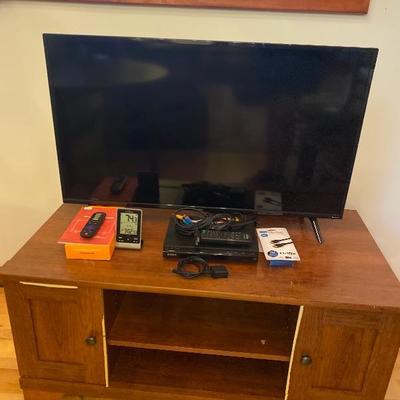 144: TCL 40â€ Flat screen TV with DVD and Stand 