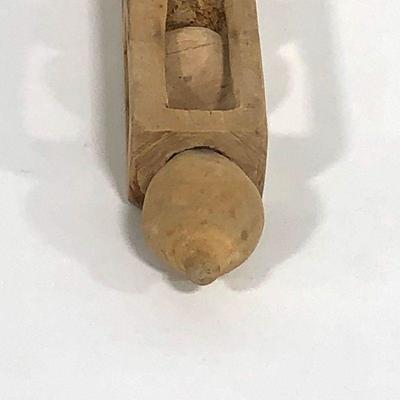 .117. Folk Art Wooden Chain