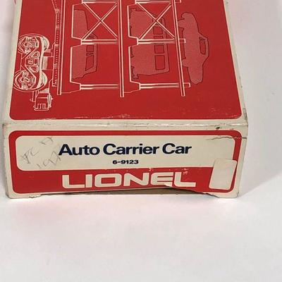 .121. Lionel Auto Carrier Car