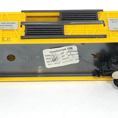 .122. Vintage Lionel Train Cars, Coors