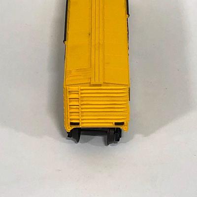 .122. Vintage Lionel Train Cars, Coors