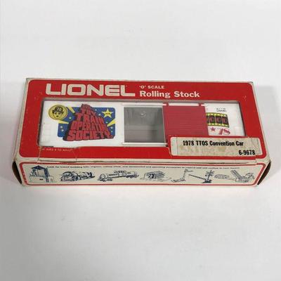 .123. Two Vintage Lionel Cars