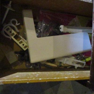 Lot 65 - Singer Sewing Machine & Cabinet