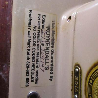 Lot 65 - Singer Sewing Machine & Cabinet
