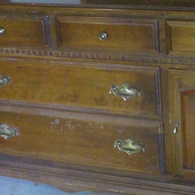 Lot 71 - Ethan Allen Dresser 
